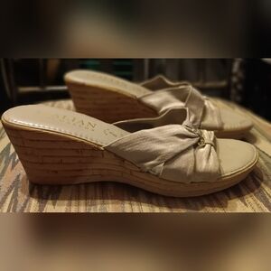 Womens bone colored Italian shoe makers slip on sandal size 9